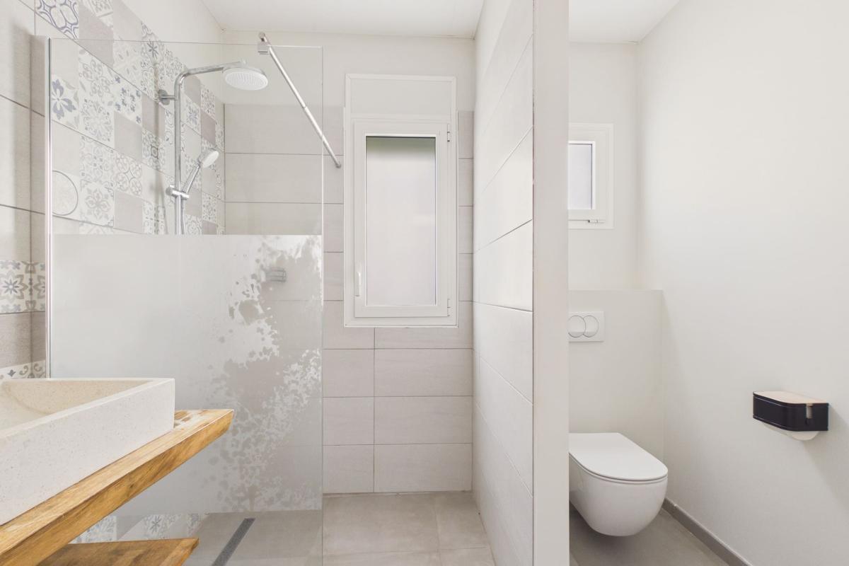 Location villa martinique 13 personnes 4 chambres - douche chambre 1